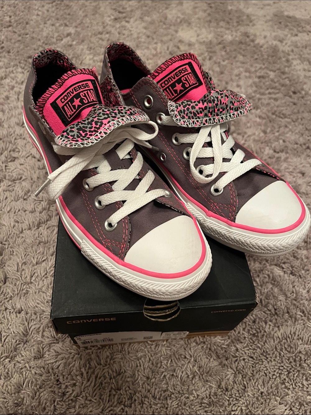 Converse Women’s Low Top Sneakers in Gray and Pink